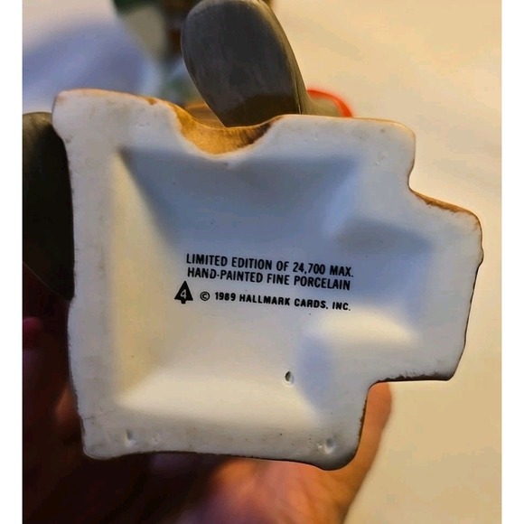 1989 Hallmark Santa's Limited Edition Porcelain Figurine 1 Of 24,700 ~Set Of 2 - Picture 4 of 9